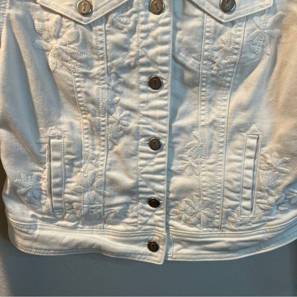 Women’s Pilcro & the letterpress white denim floral embroidered cropped jacket - Picture 3 of 7